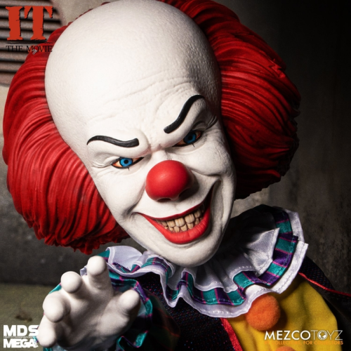 X017 Designer Series Large Scale IT 1990 Pennywise 15-inch Voice-activated Action Figure