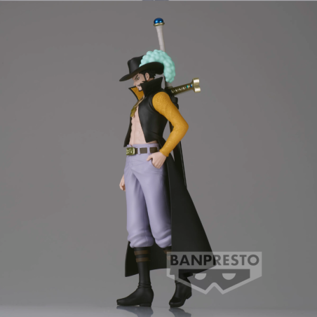 The Sailing One Piece Hawkeye Mihawk Japanese Figure