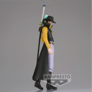 The Sailing One Piece Hawkeye Mihawk Japanese Figure